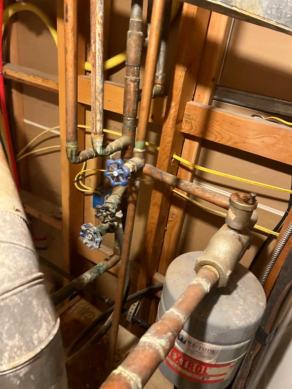 Hydronic heating system piping, shutoff valves, and expansion tank